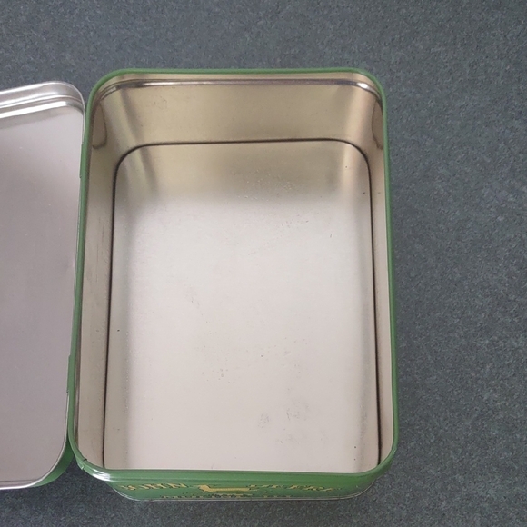 Vintage John Deere Green and Yellow Tin box - Picture 7 of 10